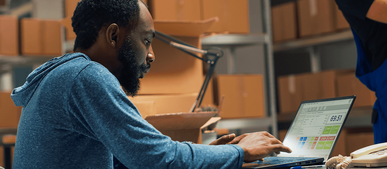 Disorganized warehouse stock vs automated digital tracking